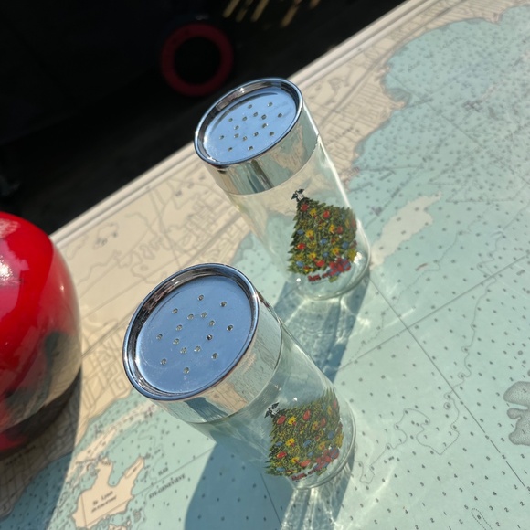 Vintage Christmas Tree Action Graphic Kitchen Shakers (2) - Picture 3 of 4